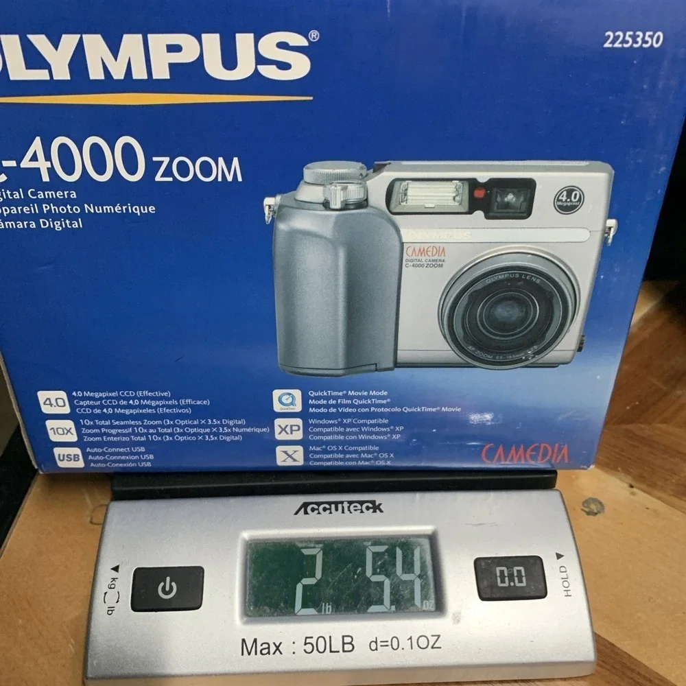 Olympus Camedia C-4000 4MP Digital Camera w/3x Optical Zoom Lots of Extras
